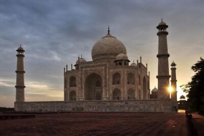 Sunrise Taj Mahal Tour from Delhi With Guide - Agra Fort at 8:00 AM: When the Day Gets More Interesting