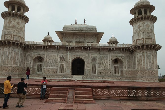 Sunrise TOUR To TAJ MAHAL, AGRA FORT & BABY TAJ from New Delhi.. - Agra Fort: a focused stop after the big star
