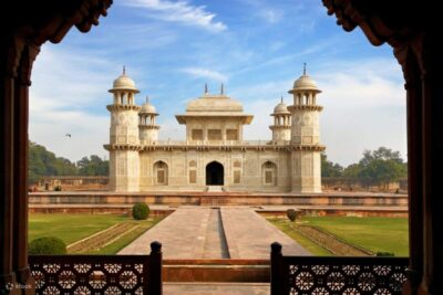 Taj Mahal, Agra Fort Day Tour with Transfers - Taj Mahal at 10:00 AM (and the sunrise option): timing that changes everything