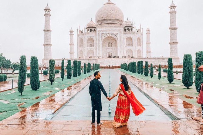Taj Mahal & Agra Fort Tour with Home Cooked lunch at Locals Home - The battery bus and walking plan: comfort strategy for first-timers