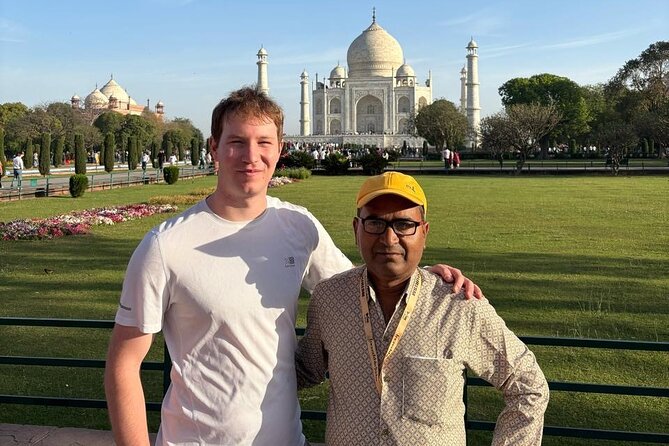 Taj Mahal & Agra Private Trip by Car from Delhi with 5 Star Meal - Agra Fort in about an hour: what to look for when time is tight