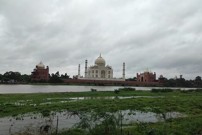 Taj Mahal And Agra Overnight Tour From Delhi By AC Car - Fatehpur Sikri: The Bonus UNESCO Stop on Your Way Back