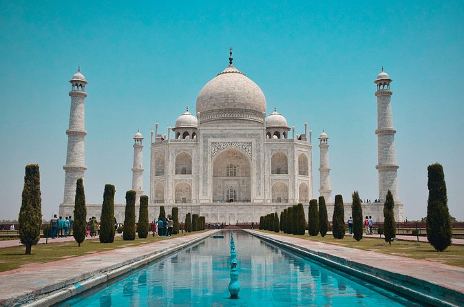 Taj Mahal Day Tour by Superfast Gatimaan Train from Delhi - Arriving in Agra at 9:50 AM: how the guide keeps you moving