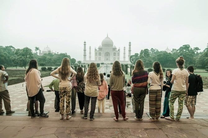 Taj Mahal Day Trip from New Delhi Airport - Lunch at Courtyard Agra: why the midday break is a smart move