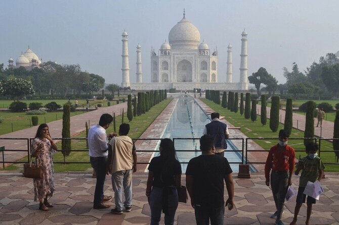 Taj Mahal Overnight Trip From New Delhi - Day 2: First-entry Taj Mahal and how to handle the early schedule