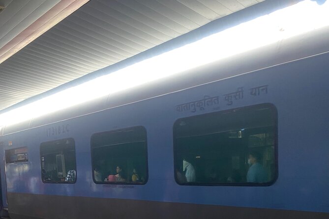 Taj Mahal Same Day Tour by India's Fastest Train - Train day details: breakfast, comfort, and the timing game