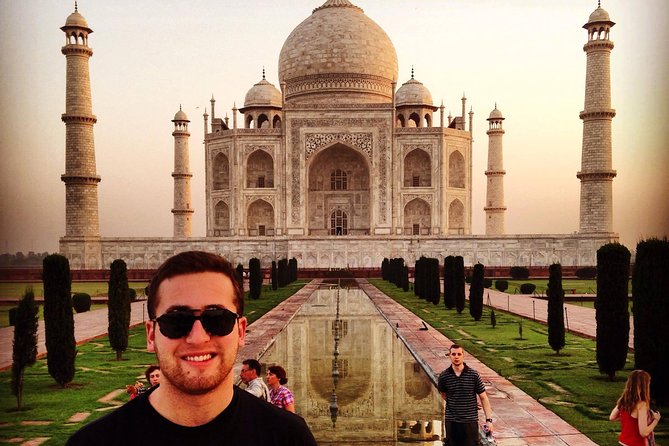 Taj Mahal Sunrise Private Tour from Delhi - Agra Fort: the Mughal power move between Taj sessions
