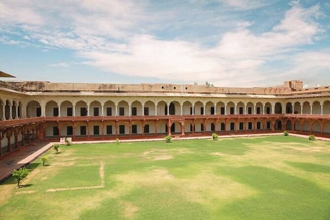 Taj Mahal Sunrise Tour from Delhi with Fort,Baby taj & breakfast - Breakfast at Hotel Pushp Villa before Agra Fort