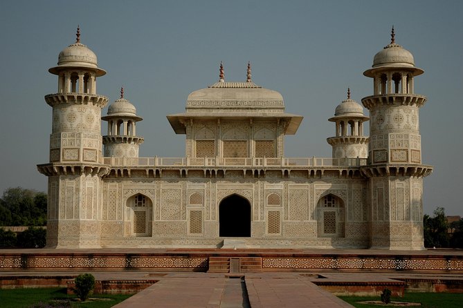 Taj Mahal Sunrise Tour from New Delhi - The real experience: private guide energy (and driver comfort)
