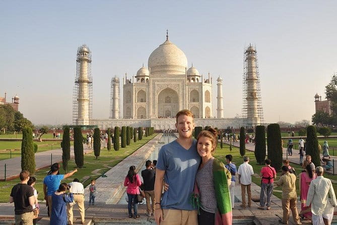 Taj Mahal Tour - The AC Private Car Ride: Comfort on the Road