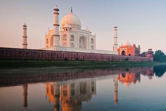 Taj Mahal Tour By Gatimaan express with lunch - Delhi to Agra: smooth handoff from car to train