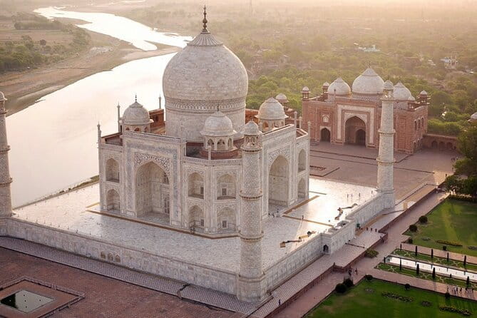 Taj Mahal Tour by Gatiman from Delhi - Lunch at a 5-star Agra hotel: when it’s worth choosing