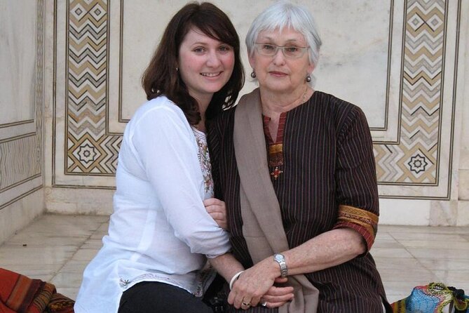 Taj Mahal Tour from Delhi by AC Car with 5 Star Meal - 5-star buffet break at DoubleTree by Hilton Agra