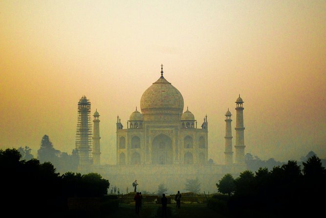 Taj Mahal Tour From Delhi By Car - The meal stop at DoubleTree by Hilton Agra