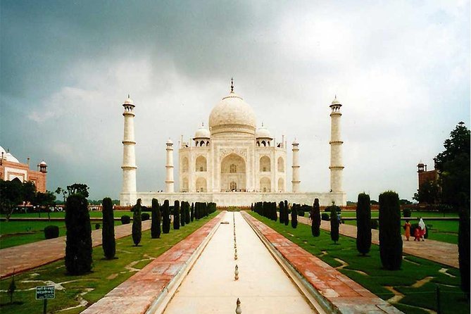 Taj Mahal Tour same day Gatimaan Express - Delhi-Agra Train tour - The Gatimaan Express ride: AC comfort plus a meal