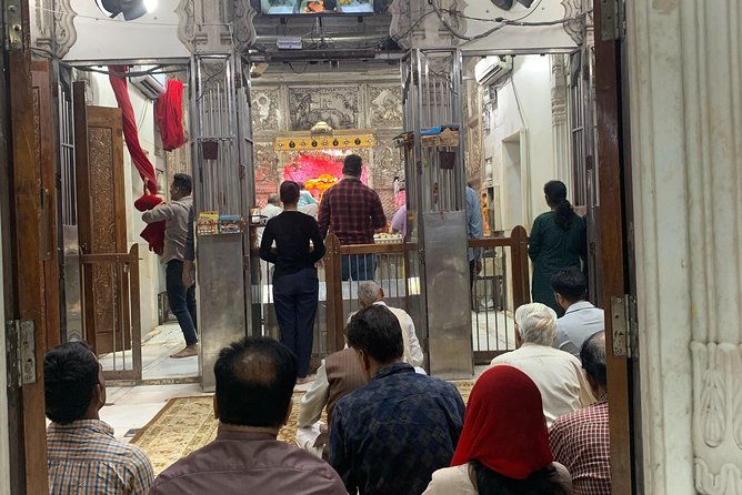Temple Tour-where you Eat, Learn how to Pray and Love. - Sri Digambar Jain Lal Mandir: calm, quiet, and then the bird hospital