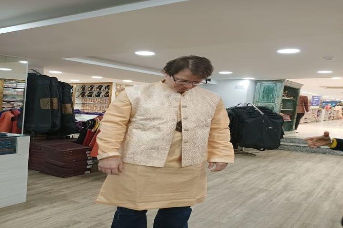The Fabric Trail: Textile & Tailoring Tour with Expert Guide - Dilli Haat: Turning Fabric Knowledge Into Gifts and Craft Buys