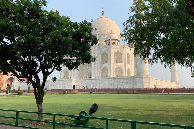 Tour a Nueva y Vieja Delhi Con Guía en Idioma Español - Khan Market and Lodhi Garden area: style, brands, and smarter expectations
