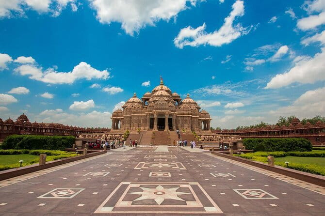 Tour to Akshardham temple with Guide and Delhi Transfer - Pickup and the phone-free temple reality in New Delhi
