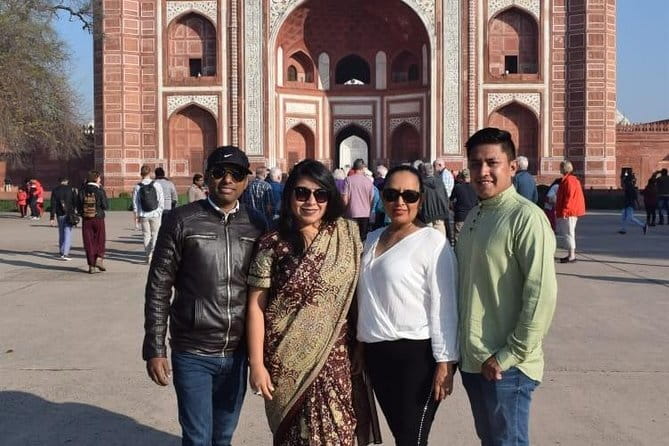 Tour to Akshardham temple with Guide and Delhi Transfer - Private group feel with language options that matter